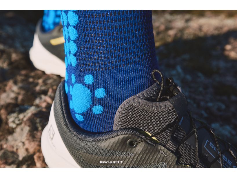 PRO RACING SOCKS V4.0 TRAIL - SODALITEFLUO BLUE